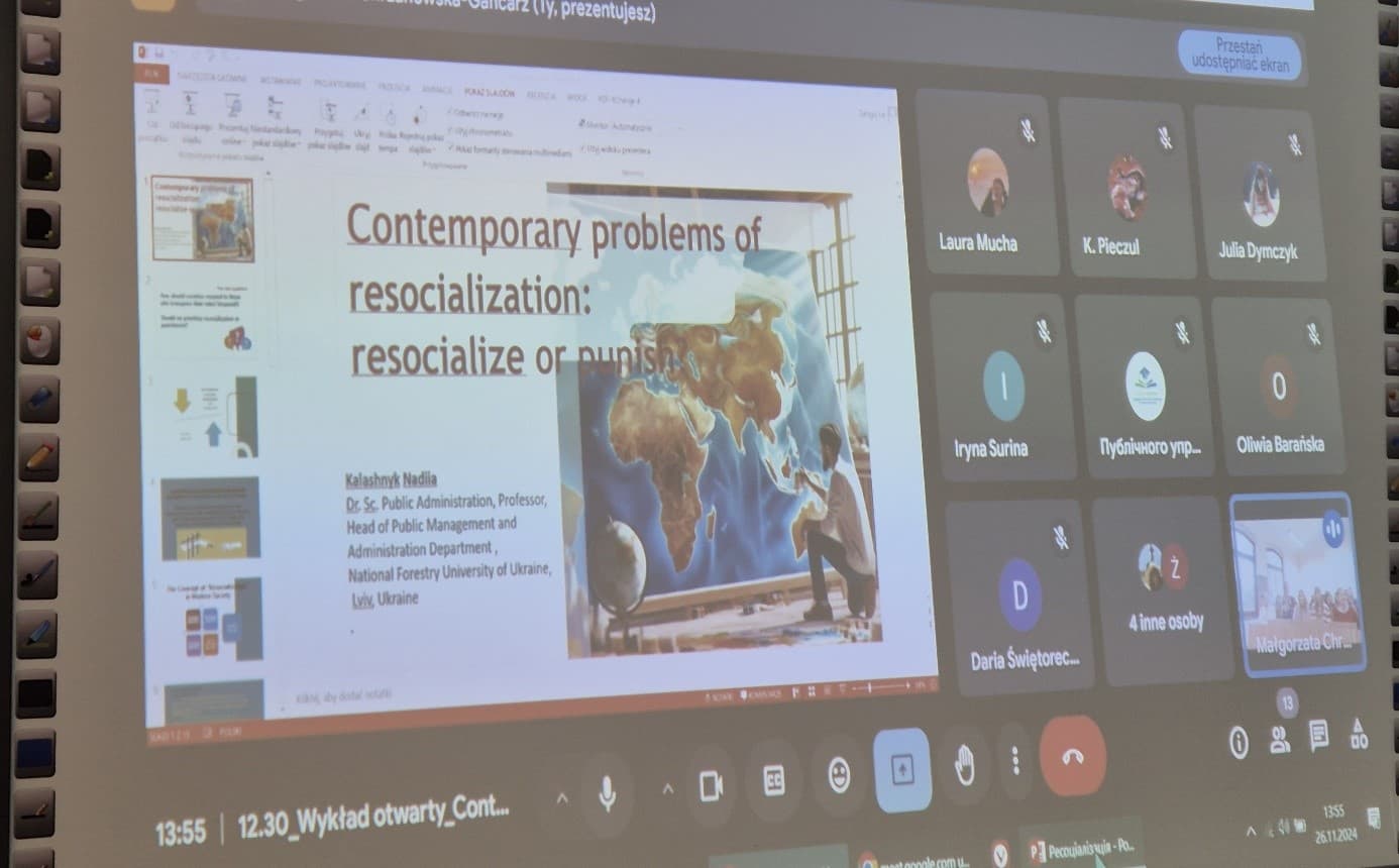 26 listopada 2024 roku w Katedrze Socjologii miał miejsce wykład otwarty na temat: CONTEMPORARY PROBLEMS OF RESOCIALIZATION: TO RESOCIALIZE OR TO PUNISH?